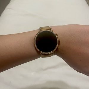 Woman’s Fossil gen5 rose gold smart watch